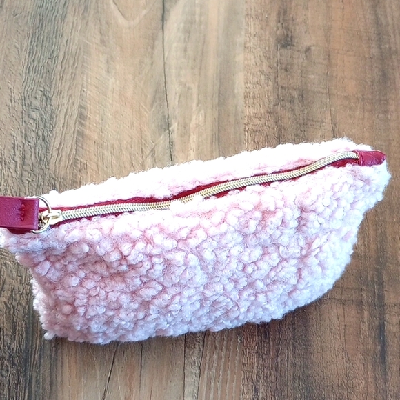 FREE W BUNDLE Ipsy Pink Sherpa Wristlet 4.5"x7" NWOT - Picture 3 of 7